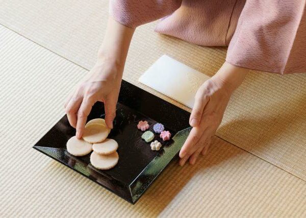 通販で購入できる高級和菓子のこだわりとは？お茶と楽しむポイントも紹介